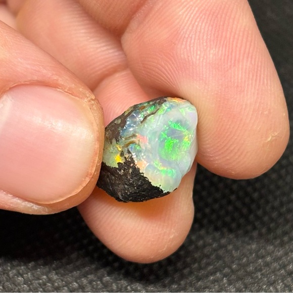 Radiant Beautiful Ethiopian Welo Opal For All Levels Of Cabbing/Faceting - Picture 10 of 13